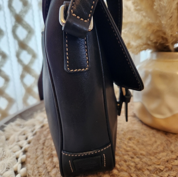 Vintage Coach Camera Crossbody - Picture 4 of 8